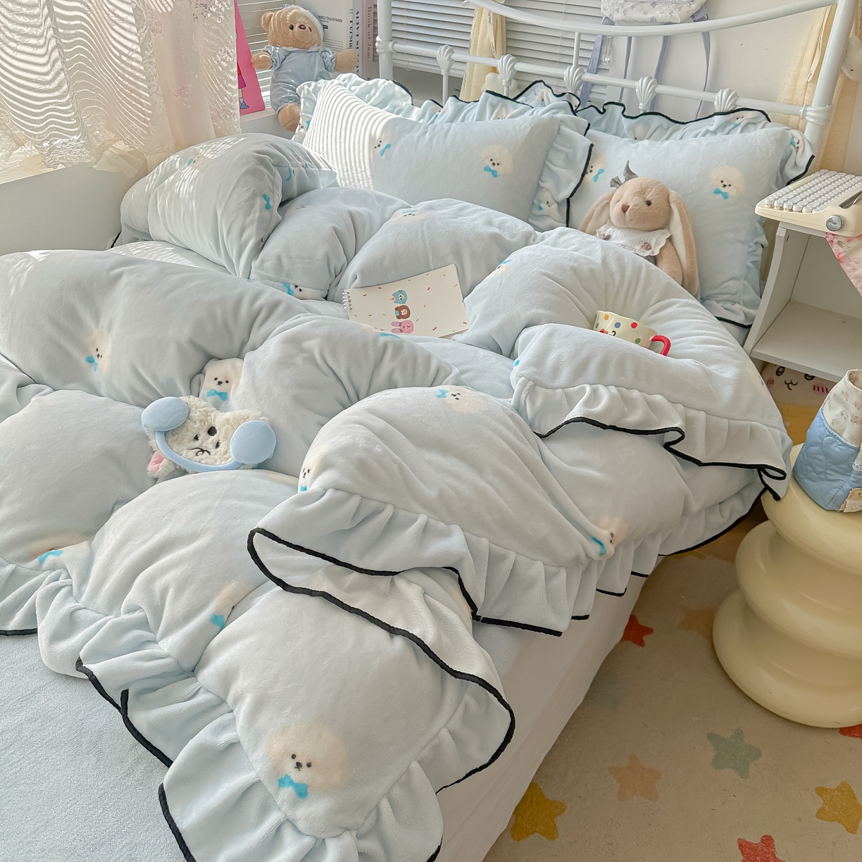 91家纺网 家纺一手货源 找家纺 韩都家居 2025新款亲肤舒适韩版温暖牛奶绒四件套-花边款 蝴蝶结小狗-兰