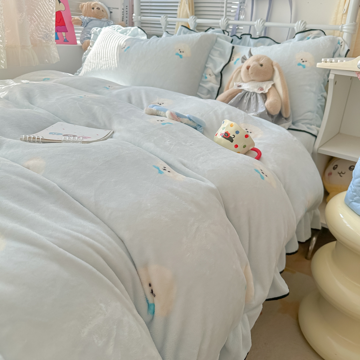 91家纺网 家纺一手货源 找家纺 韩都家居 2025新款亲肤舒适韩版温暖牛奶绒四件套-花边款 蝴蝶结小狗-兰