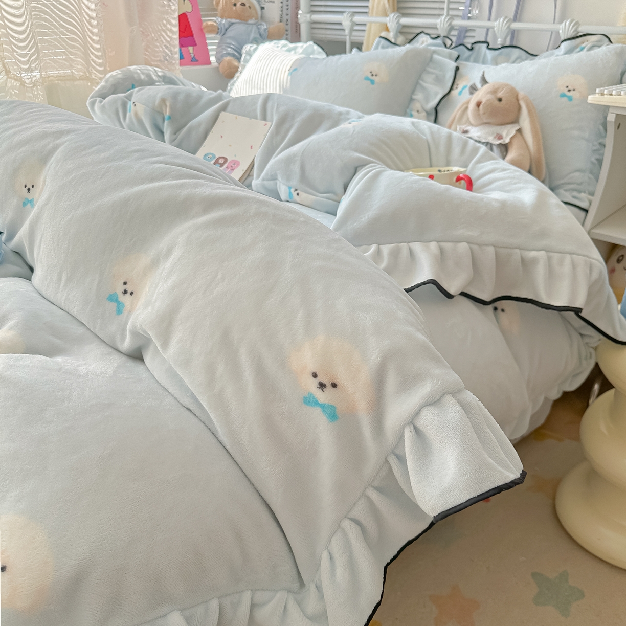 91家纺网 家纺一手货源 找家纺 韩都家居 2025新款亲肤舒适韩版温暖牛奶绒四件套-花边款 蝴蝶结小狗-兰