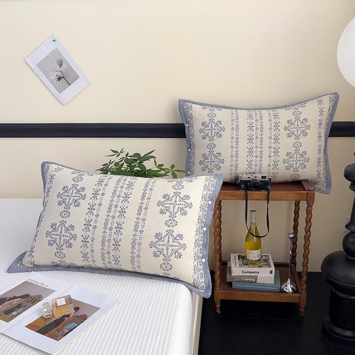 91家纺网 家纺一手货源 找家纺 悦然毛巾被 2025新款四层纱全棉纱布枕套 丝路花语-蓝