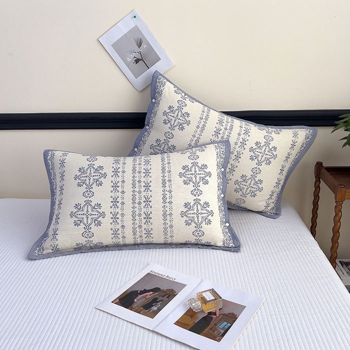 91家纺网 家纺一手货源 找家纺 悦然毛巾被 2025新款四层纱全棉纱布枕套 丝路花语-蓝