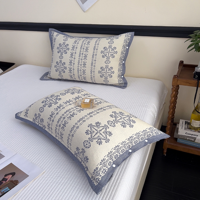 91家纺网 家纺一手货源 找家纺 悦然毛巾被 2025新款四层纱全棉纱布枕套 丝路花语-蓝