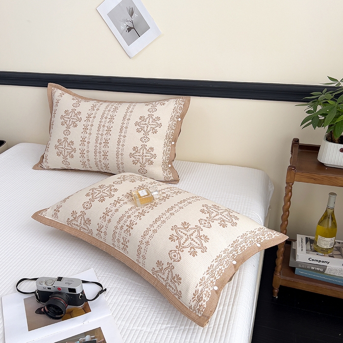 91家纺网 家纺一手货源 找家纺 悦然毛巾被 2025新款四层纱全棉纱布枕套 丝路花语-咖