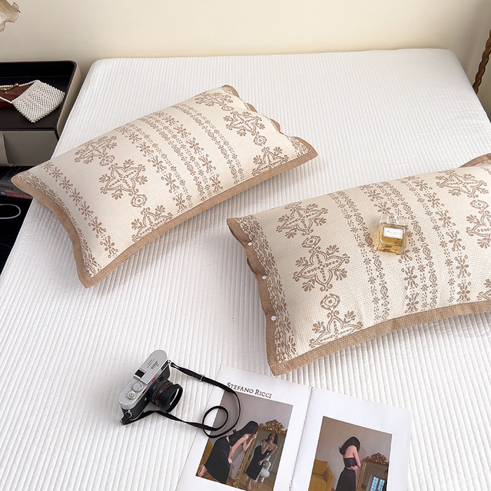 91家纺网 家纺一手货源 找家纺 悦然毛巾被 2025新款四层纱全棉纱布枕套 丝路花语-咖