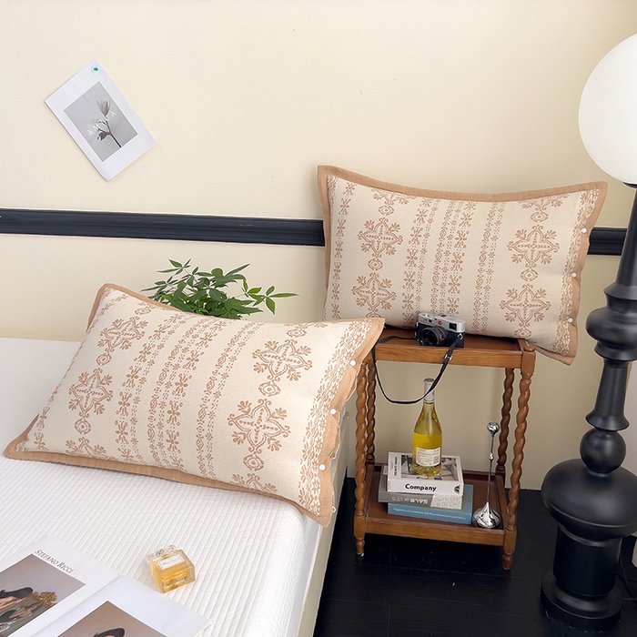 91家纺网 家纺一手货源 找家纺 悦然毛巾被 2025新款四层纱全棉纱布枕套 丝路花语-咖