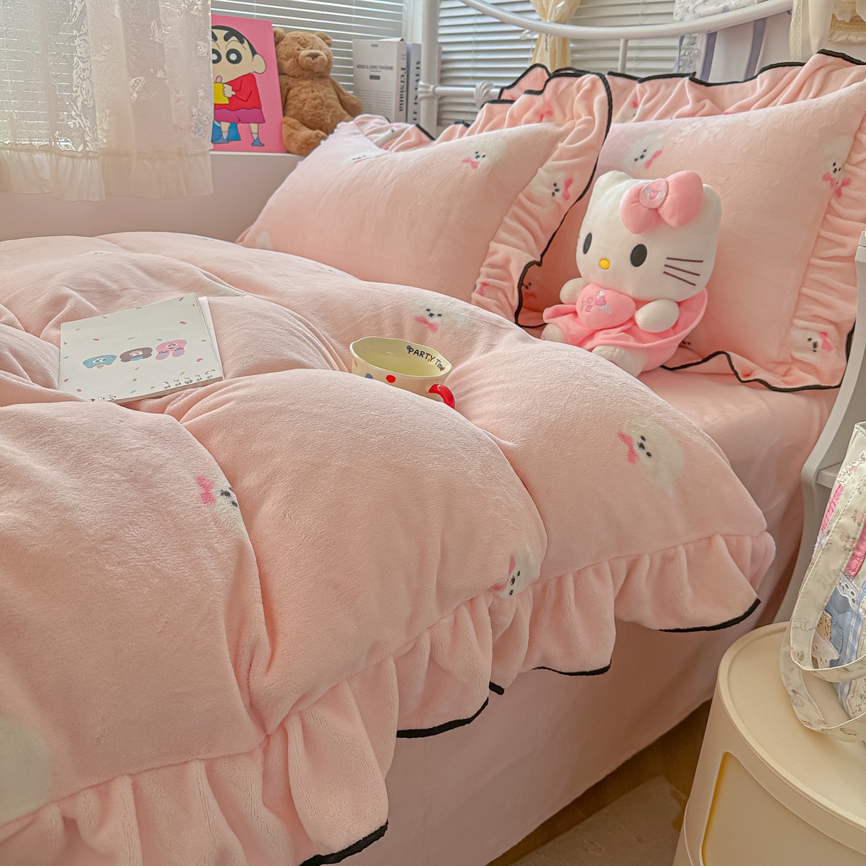 91家纺网 家纺一手货源 找家纺 韩都家居 2025新款亲肤舒适韩版温暖牛奶绒四件套-花边款 蝴蝶结小狗-玉