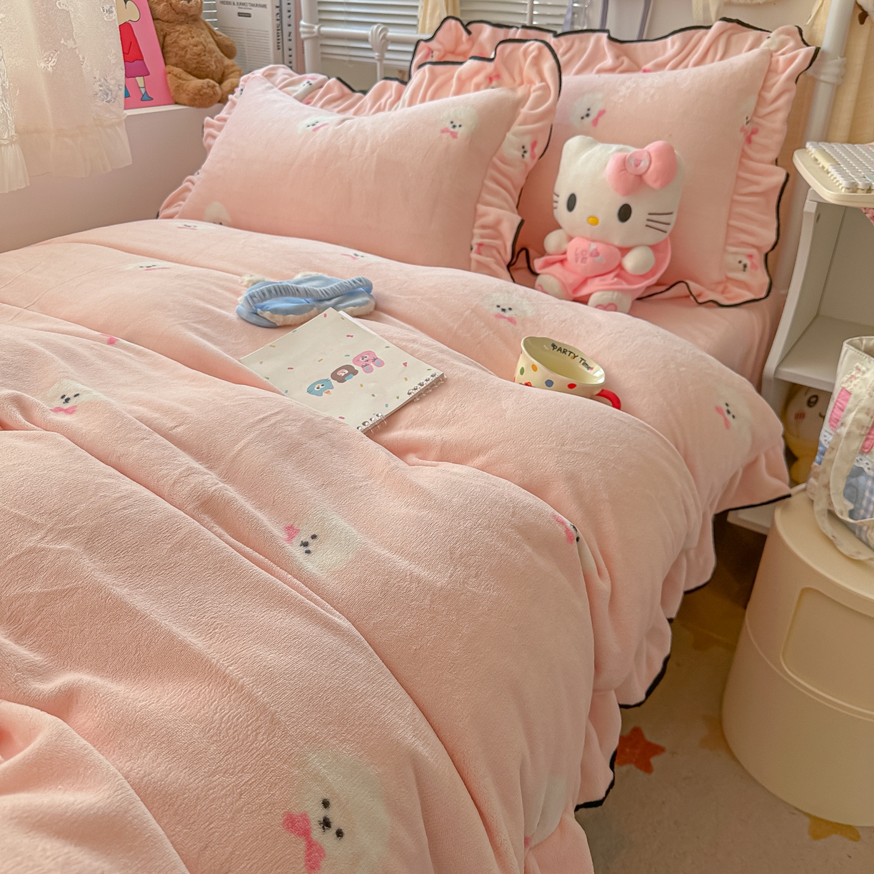 91家纺网 家纺一手货源 找家纺 韩都家居 2025新款亲肤舒适韩版温暖牛奶绒四件套-花边款 蝴蝶结小狗-玉