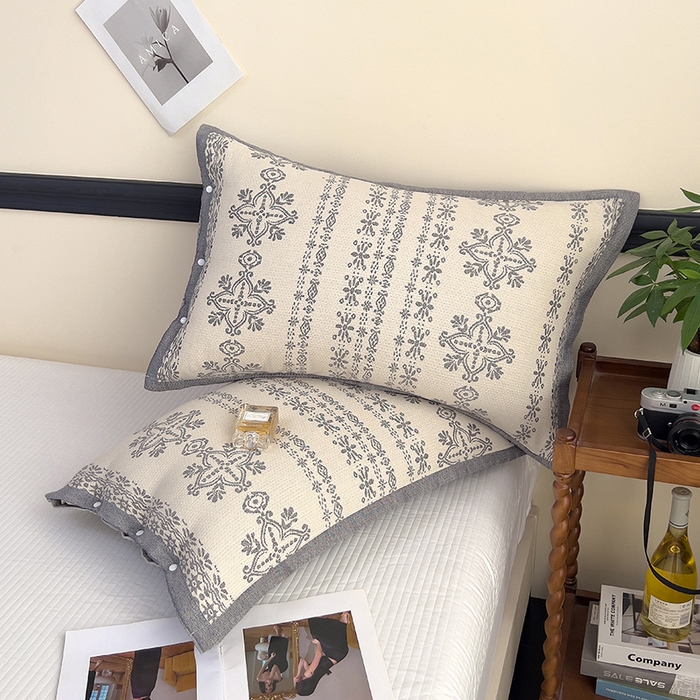 91家纺网 家纺一手货源 找家纺 悦然毛巾被 2025新款四层纱全棉纱布枕套 丝路花语-灰