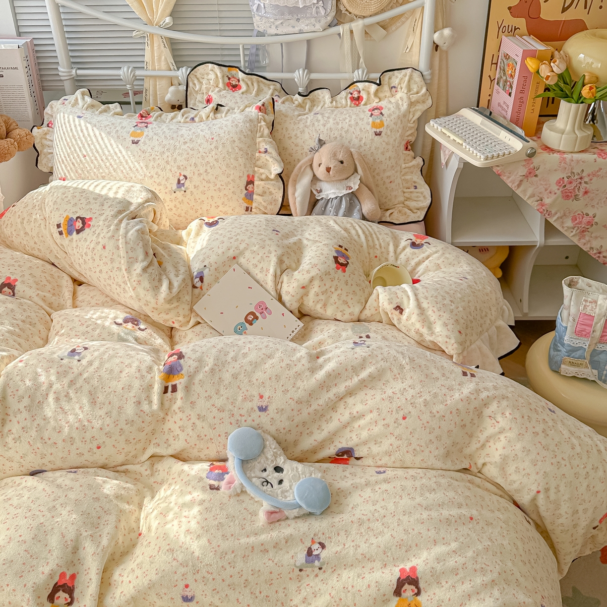 91家纺网 家纺一手货源 找家纺 韩都家居 2025新款亲肤舒适韩版温暖牛奶绒四件套-花边款 治愈女孩