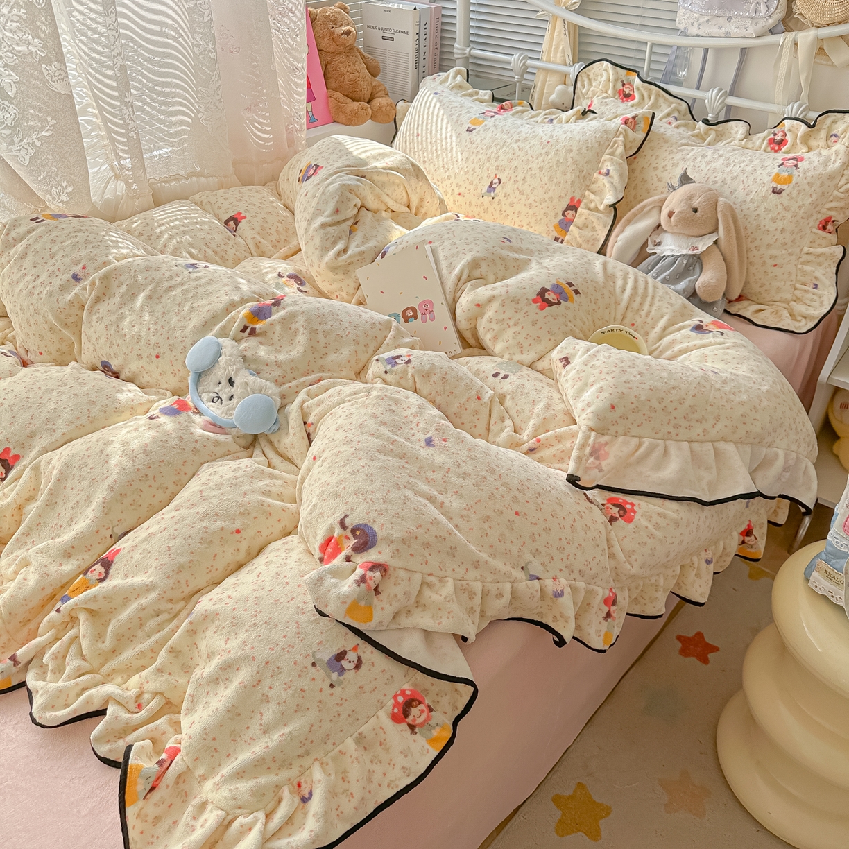 91家纺网 家纺一手货源 找家纺 韩都家居 2025新款亲肤舒适韩版温暖牛奶绒四件套-花边款 治愈女孩