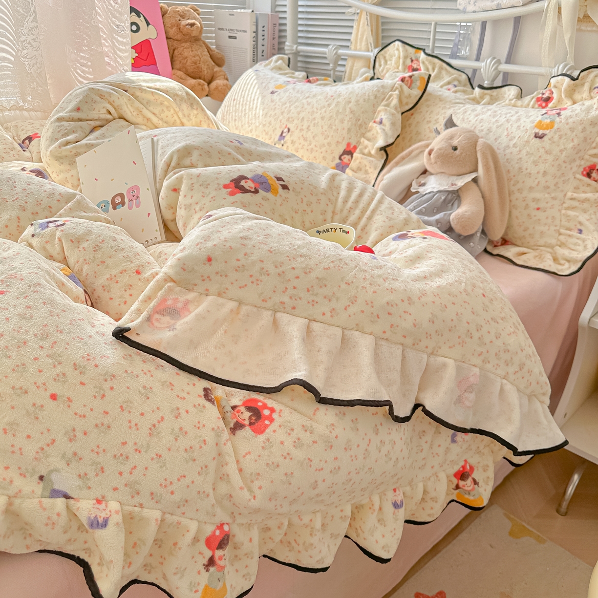 91家纺网 家纺一手货源 找家纺 韩都家居 2025新款亲肤舒适韩版温暖牛奶绒四件套-花边款 治愈女孩