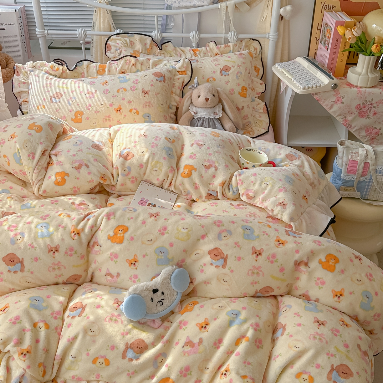 91家纺网 家纺一手货源 找家纺 韩都家居 2025新款亲肤舒适韩版温暖牛奶绒四件套-花边款 奶芙小狗