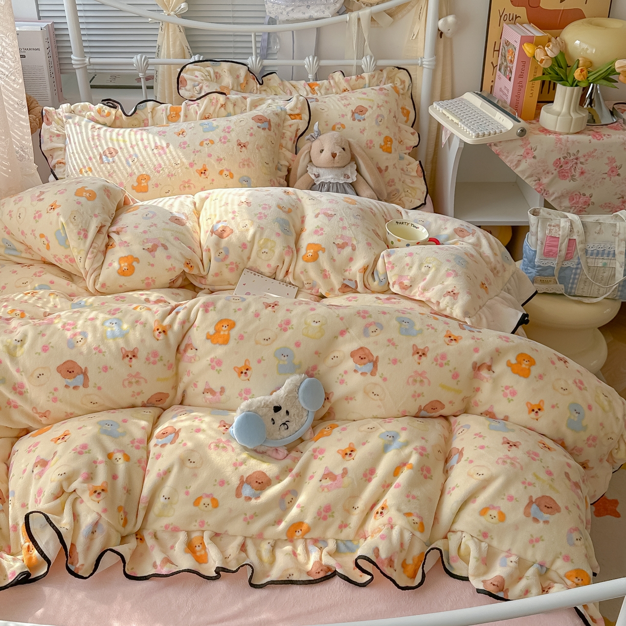 91家纺网 家纺一手货源 找家纺 韩都家居 2025新款亲肤舒适韩版温暖牛奶绒四件套-花边款 奶芙小狗