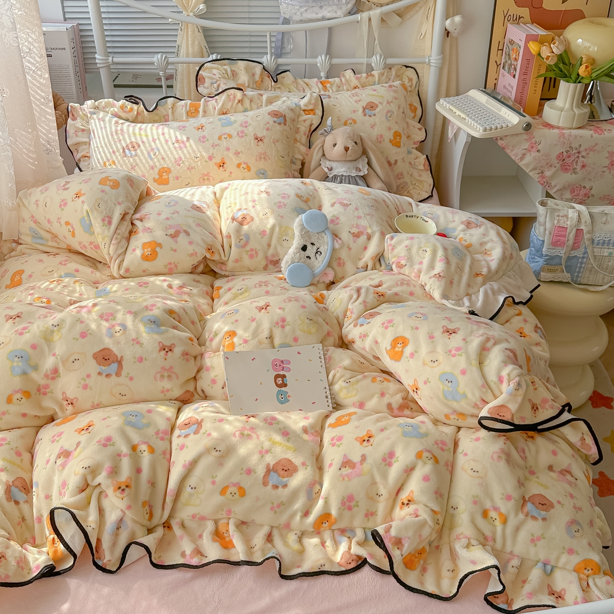 91家纺网 家纺一手货源 找家纺 韩都家居 2025新款亲肤舒适韩版温暖牛奶绒四件套-花边款 奶芙小狗