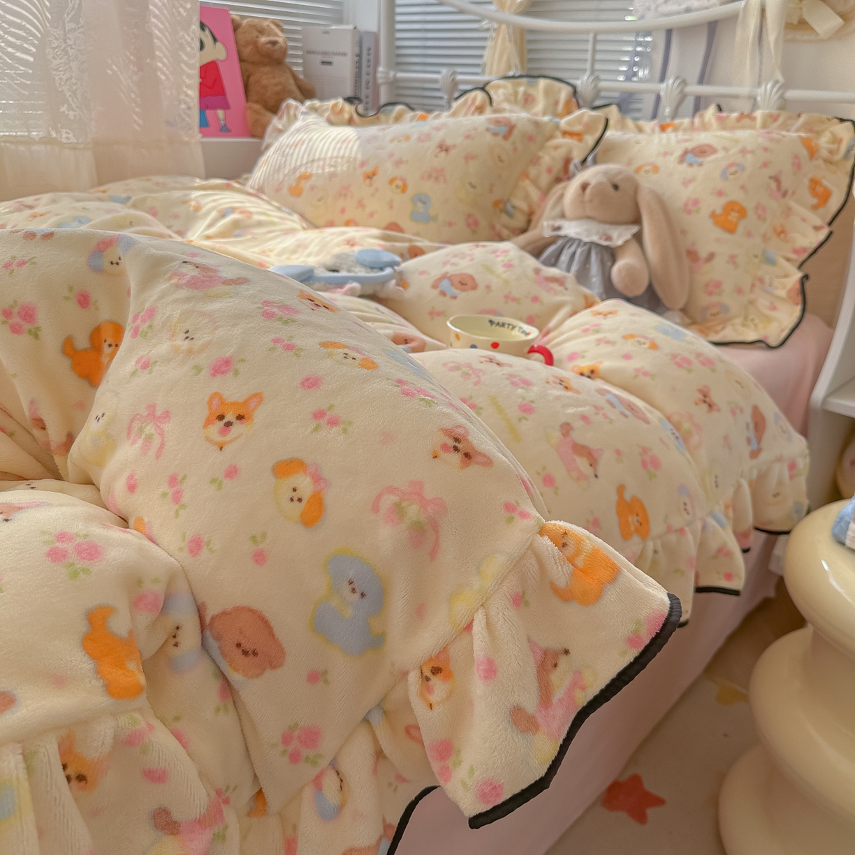 91家纺网 家纺一手货源 找家纺 韩都家居 2025新款亲肤舒适韩版温暖牛奶绒四件套-花边款 奶芙小狗