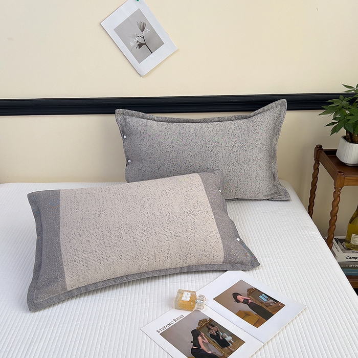 91家纺网 家纺一手货源 找家纺 悦然毛巾被 2025新款四层纱全棉纱布枕套 淡彩灰