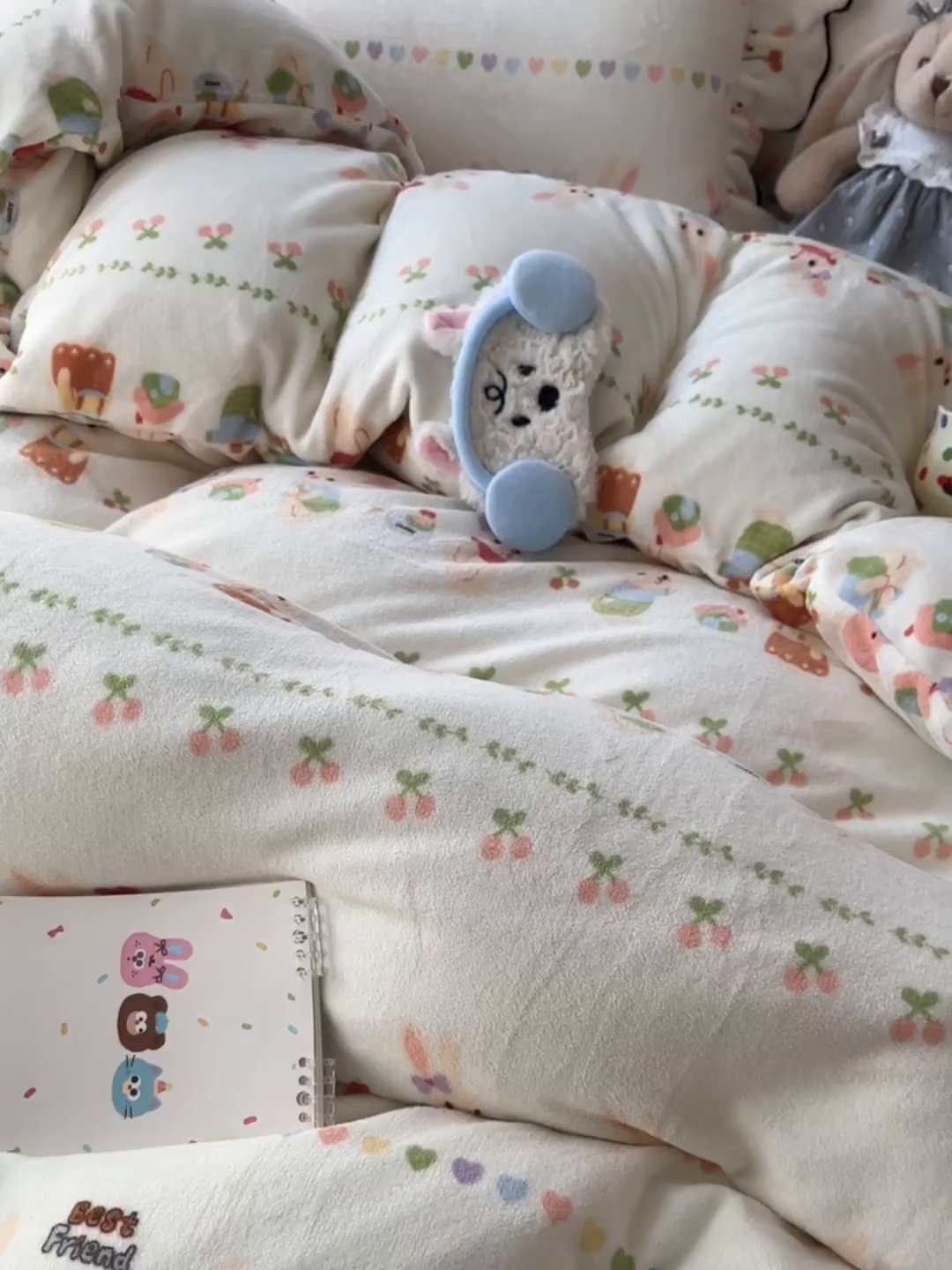 91家纺网 家纺一手货源 找家纺 韩都家居 2025新款亲肤舒适韩版温暖牛奶绒四件套-花边款 游园会