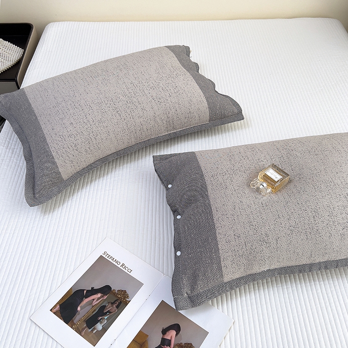 91家纺网 家纺一手货源 找家纺 悦然毛巾被 2025新款四层纱全棉纱布枕套 淡彩灰