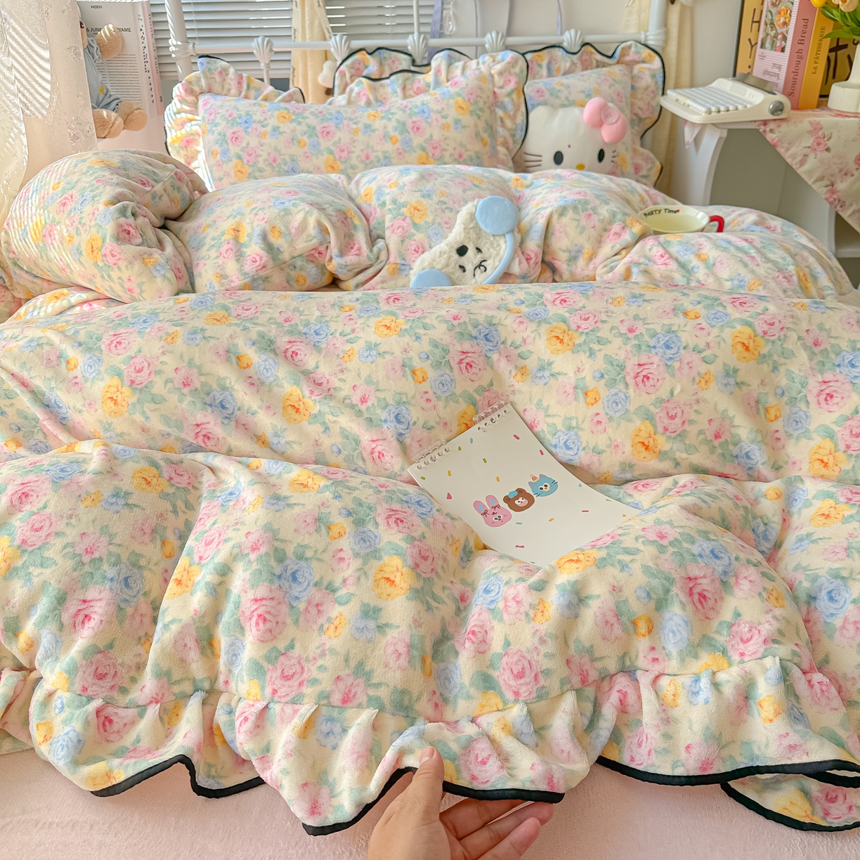 91家纺网 家纺一手货源 找家纺 韩都家居 2025新款亲肤舒适韩版温暖牛奶绒四件套-花边款 韵彩