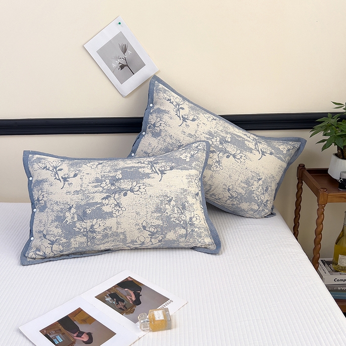 91家纺网 家纺一手货源 找家纺 悦然毛巾被 2025新款四层纱全棉纱布枕套 花树蓝