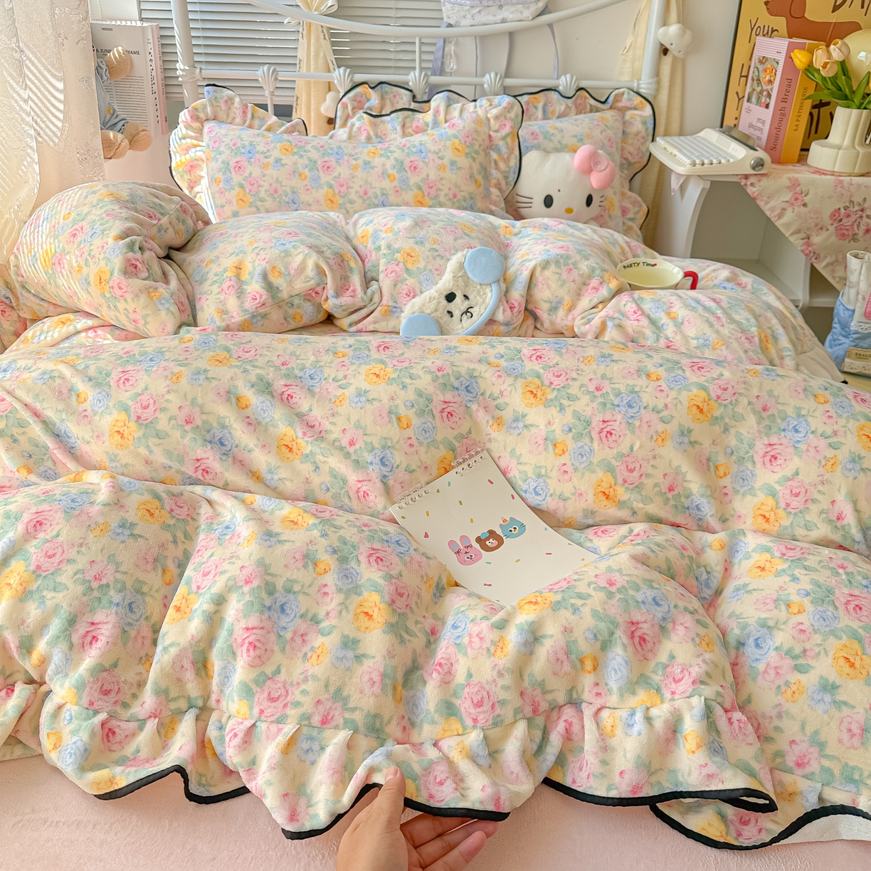 91家纺网 家纺一手货源 找家纺 韩都家居 2025新款亲肤舒适韩版温暖牛奶绒四件套-花边款 韵彩