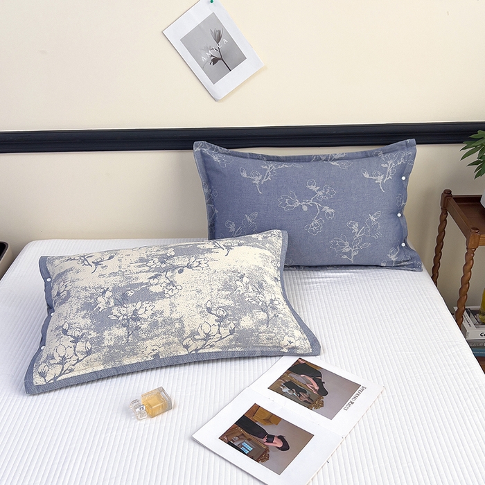 91家纺网 家纺一手货源 找家纺 悦然毛巾被 2025新款四层纱全棉纱布枕套 花树蓝
