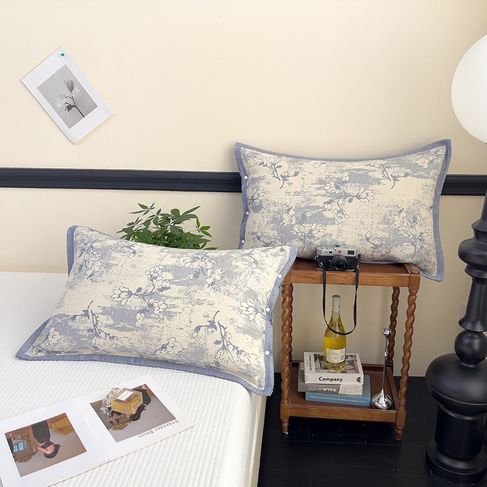 91家纺网 家纺一手货源 找家纺 悦然毛巾被 2025新款四层纱全棉纱布枕套 花树蓝