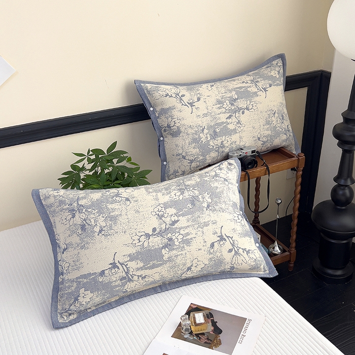 91家纺网 家纺一手货源 找家纺 悦然毛巾被 2025新款四层纱全棉纱布枕套 花树蓝