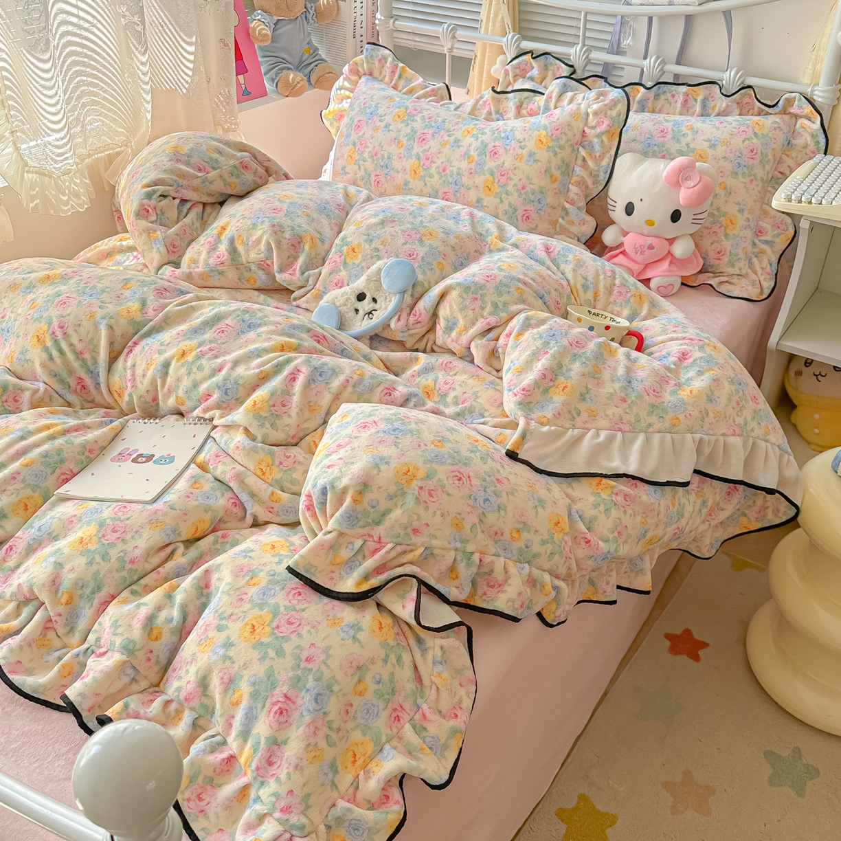 91家纺网 家纺一手货源 找家纺 韩都家居 2025新款亲肤舒适韩版温暖牛奶绒四件套-花边款 韵彩