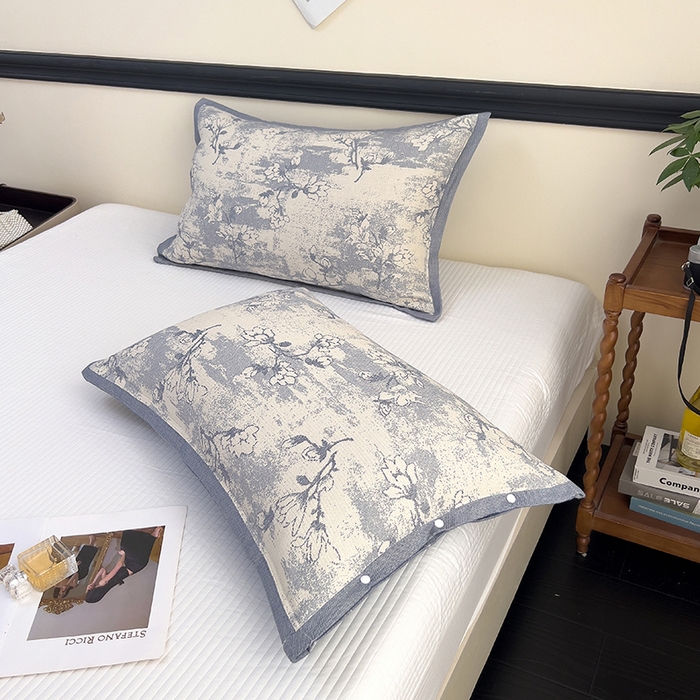 91家纺网 家纺一手货源 找家纺 悦然毛巾被 2025新款四层纱全棉纱布枕套 花树蓝