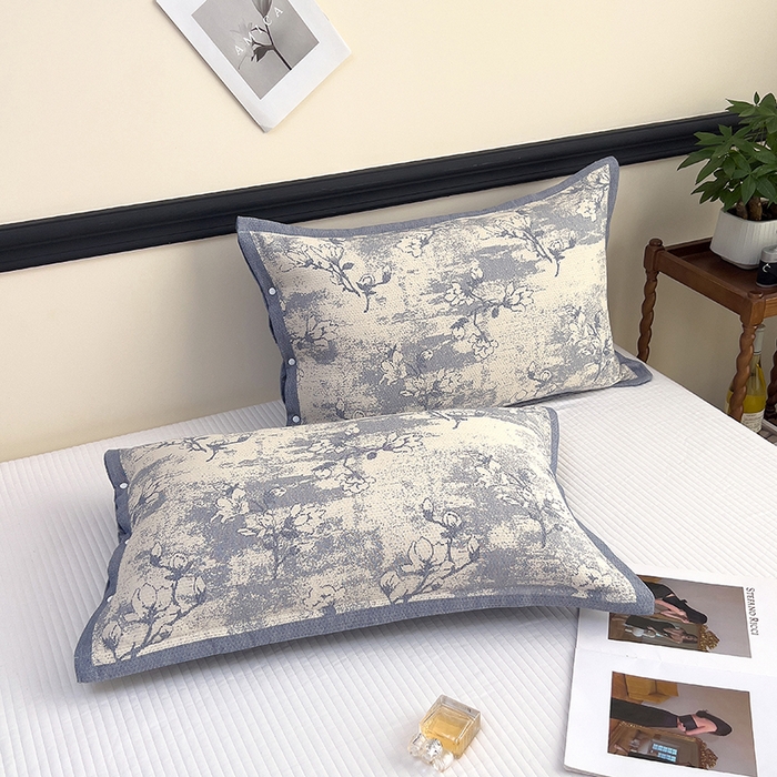 91家纺网 家纺一手货源 找家纺 悦然毛巾被 2025新款四层纱全棉纱布枕套 花树蓝