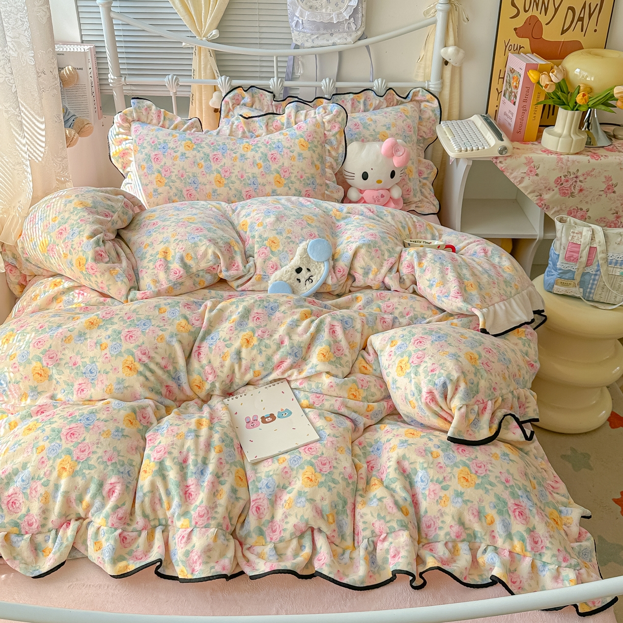 91家纺网 家纺一手货源 找家纺 韩都家居 2025新款亲肤舒适韩版温暖牛奶绒四件套-花边款 韵彩