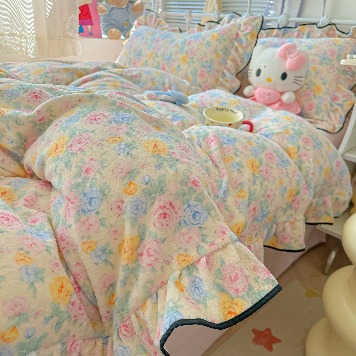 91家纺网 家纺一手货源 找家纺 韩都家居 2025新款亲肤舒适韩版温暖牛奶绒四件套-花边款 韵彩