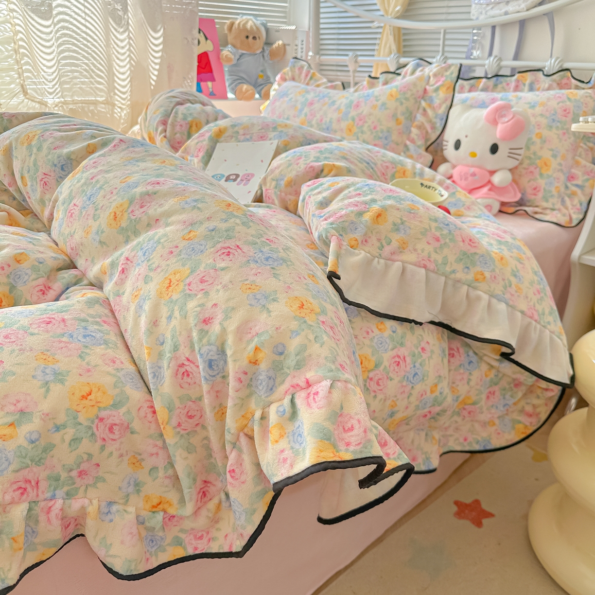 91家纺网 家纺一手货源 找家纺 韩都家居 2025新款亲肤舒适韩版温暖牛奶绒四件套-花边款 韵彩