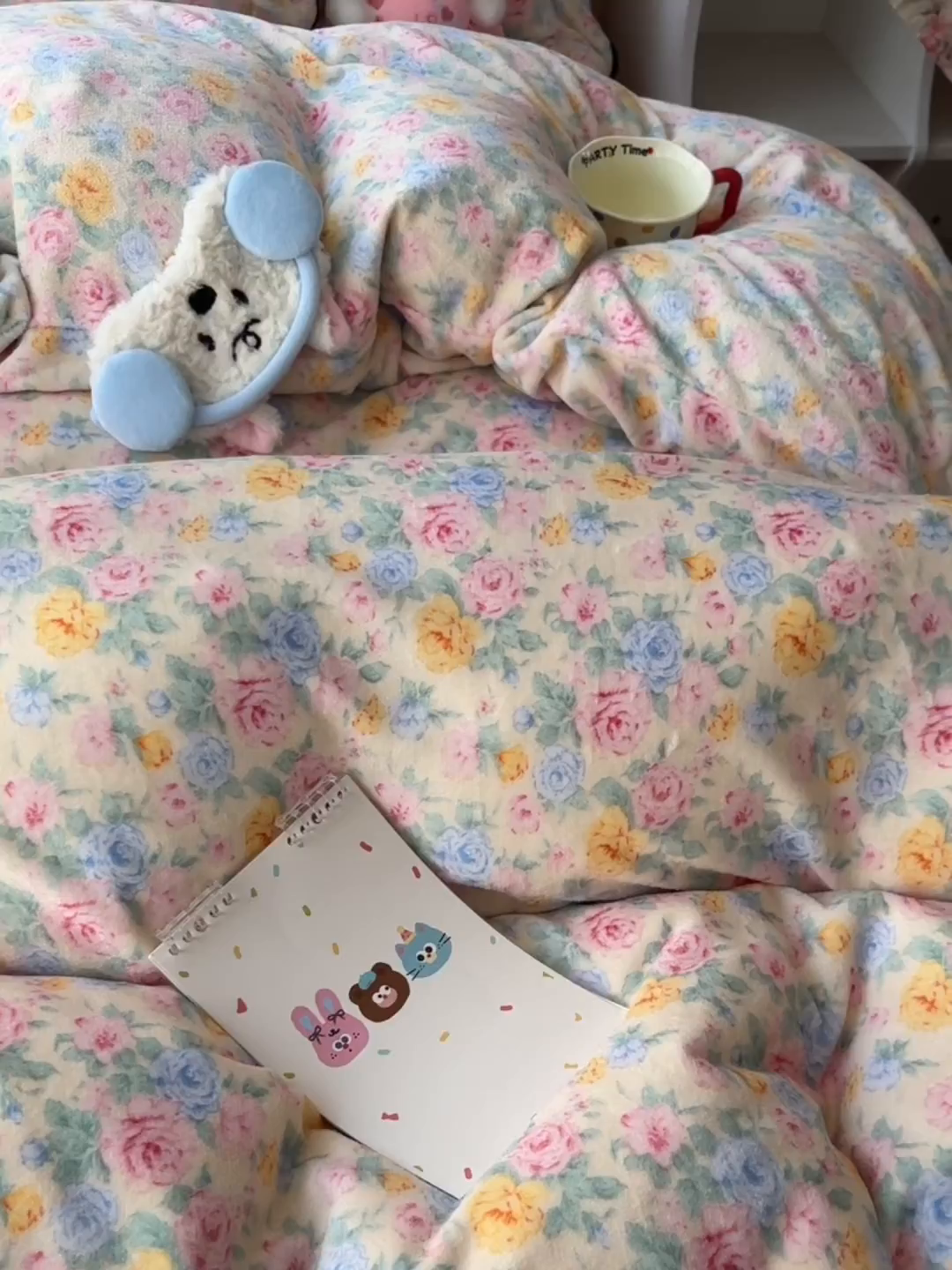 91家纺网 家纺一手货源 找家纺 韩都家居 2025新款亲肤舒适韩版温暖牛奶绒四件套-花边款 韵彩