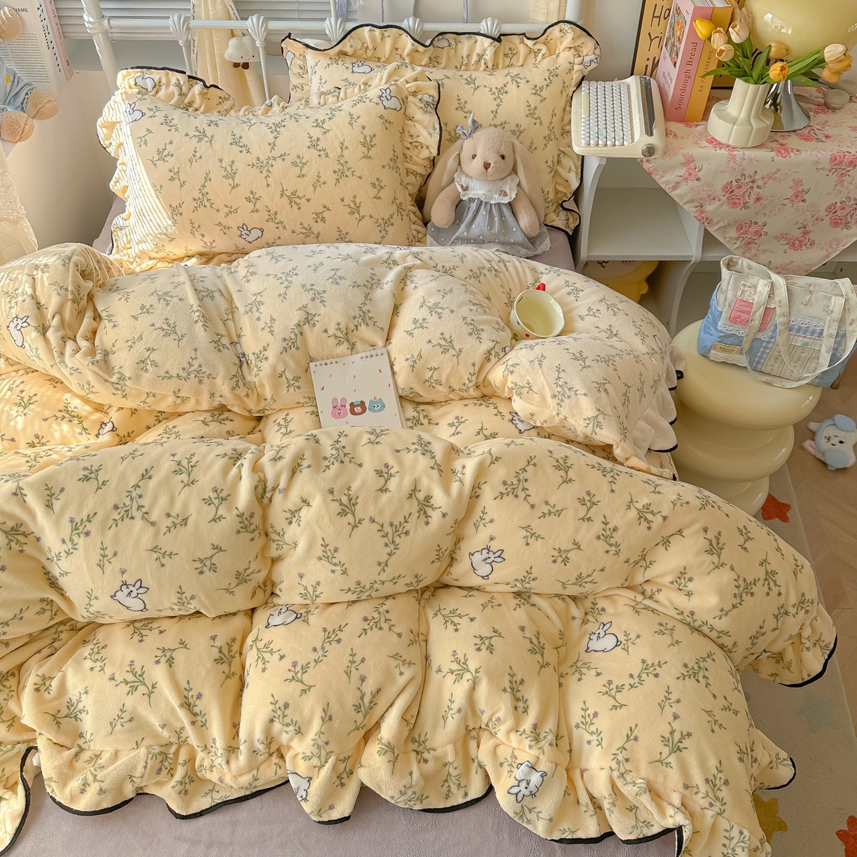 91家纺网 家纺一手货源 找家纺 韩都家居 2025新款亲肤舒适韩版温暖牛奶绒四件套-花边款 香草兔