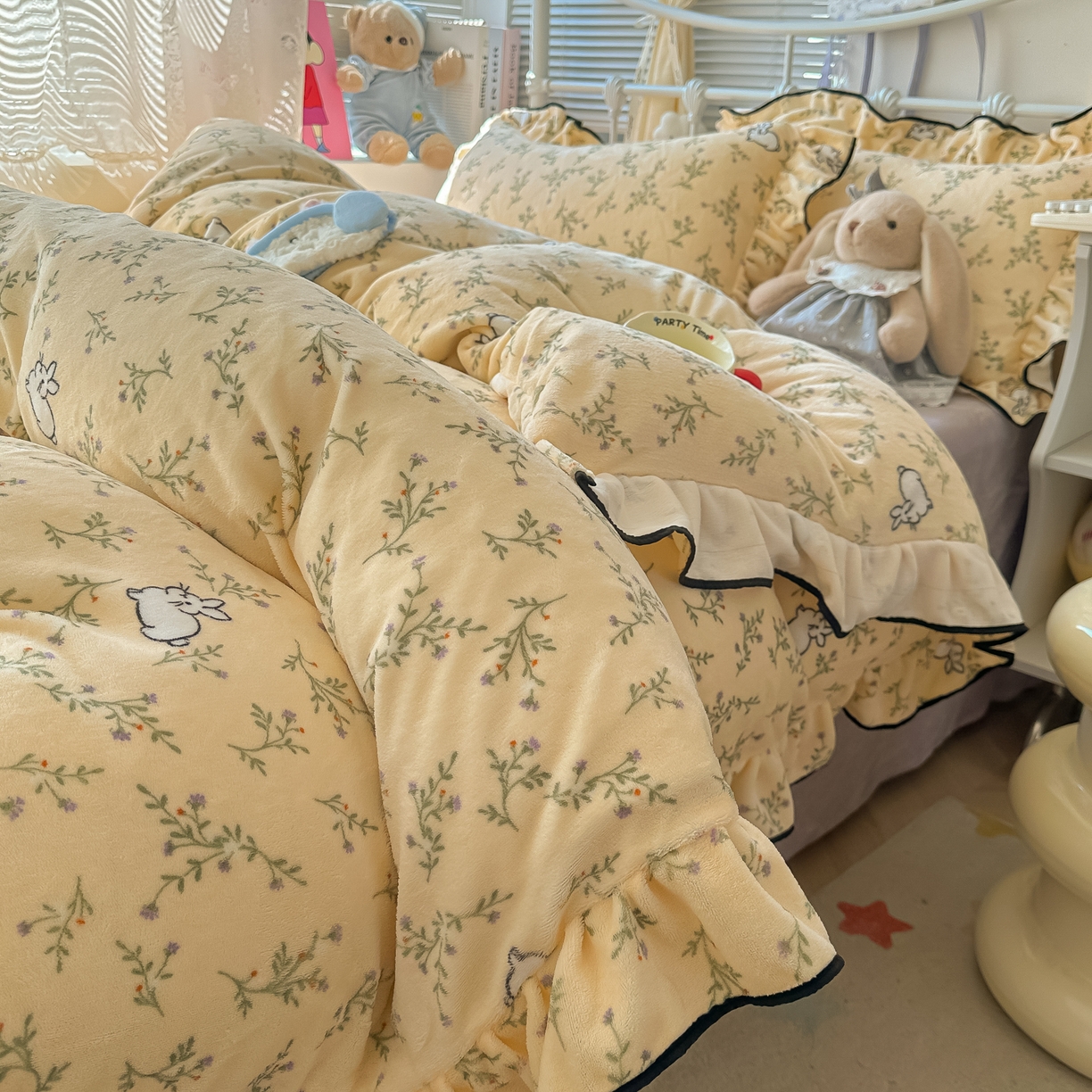 91家纺网 家纺一手货源 找家纺 韩都家居 2025新款亲肤舒适韩版温暖牛奶绒四件套-花边款 香草兔