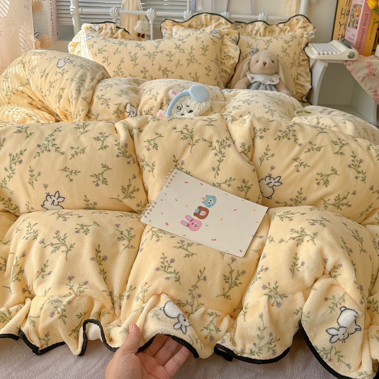 91家纺网 家纺一手货源 找家纺 韩都家居 2025新款亲肤舒适韩版温暖牛奶绒四件套-花边款 香草兔