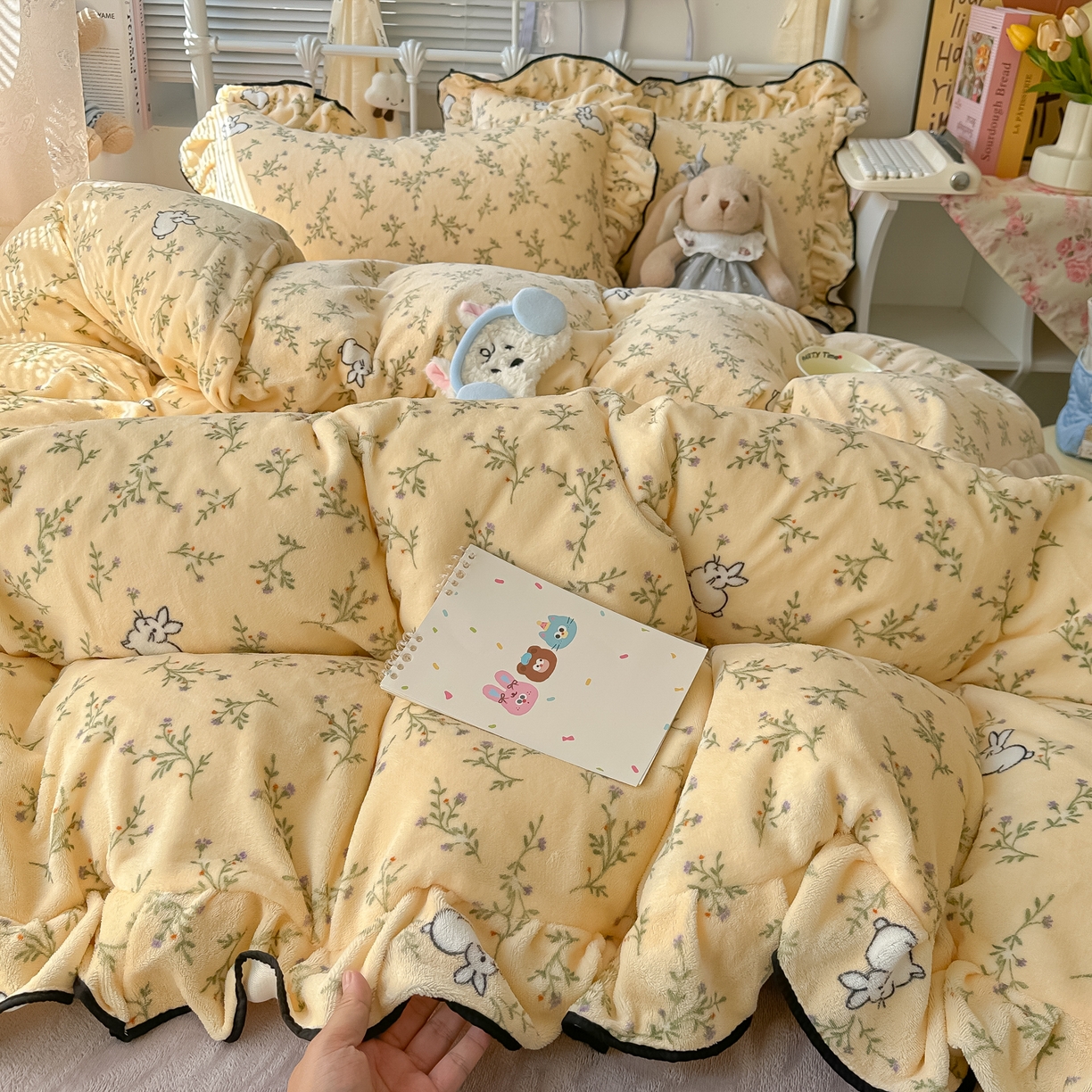 91家纺网 家纺一手货源 找家纺 韩都家居 2025新款亲肤舒适韩版温暖牛奶绒四件套-花边款 香草兔