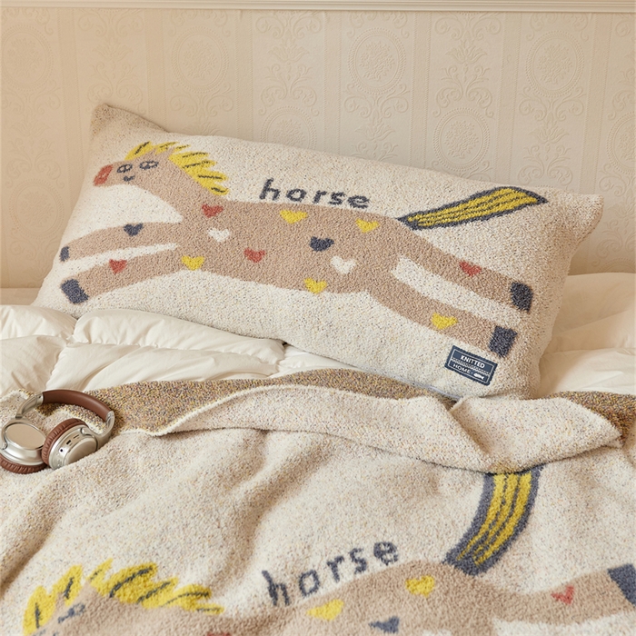 91家纺网 家纺一手货源 找家纺 （总）暖绵绵家纺 2025新款半边绒毛毯-奥罗拉（最低零售价：毯子173元、抱枕（含芯）145元 低于最低零售价的链接，一经发现直接投诉下架，感谢大家的支持！）