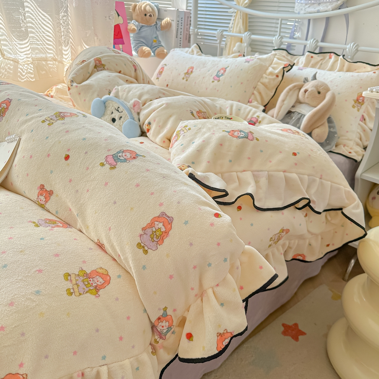 91家纺网 家纺一手货源 找家纺 韩都家居 2025新款亲肤舒适韩版温暖牛奶绒四件套-花边款 灿烂时光