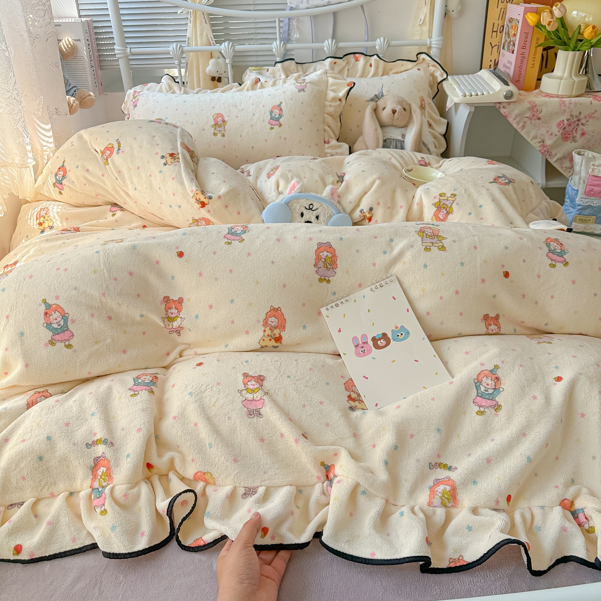 91家纺网 家纺一手货源 找家纺 韩都家居 2025新款亲肤舒适韩版温暖牛奶绒四件套-花边款 灿烂时光