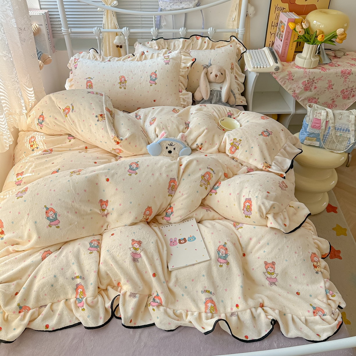 91家纺网 家纺一手货源 找家纺 韩都家居 2025新款亲肤舒适韩版温暖牛奶绒四件套-花边款 灿烂时光