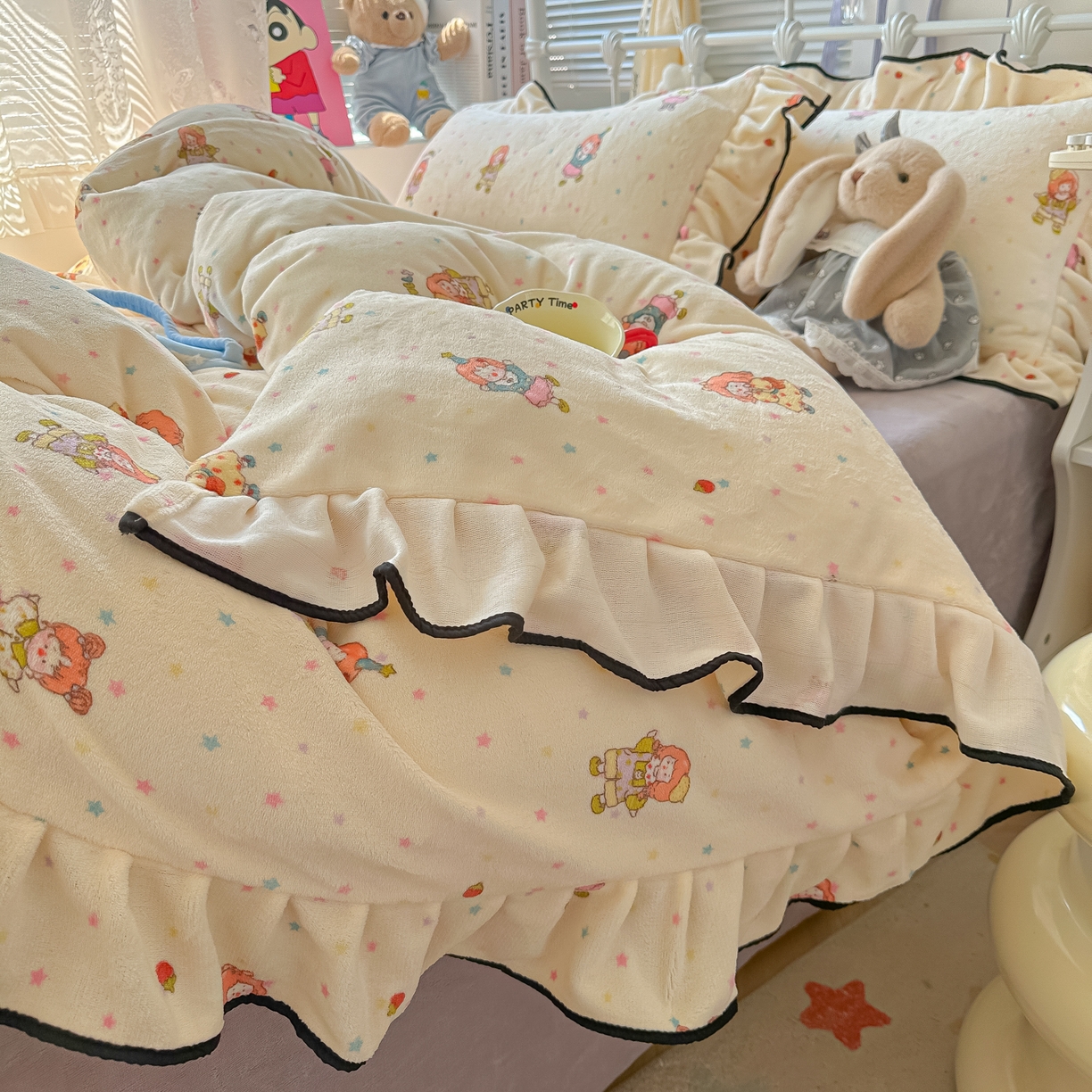 91家纺网 家纺一手货源 找家纺 韩都家居 2025新款亲肤舒适韩版温暖牛奶绒四件套-花边款 灿烂时光