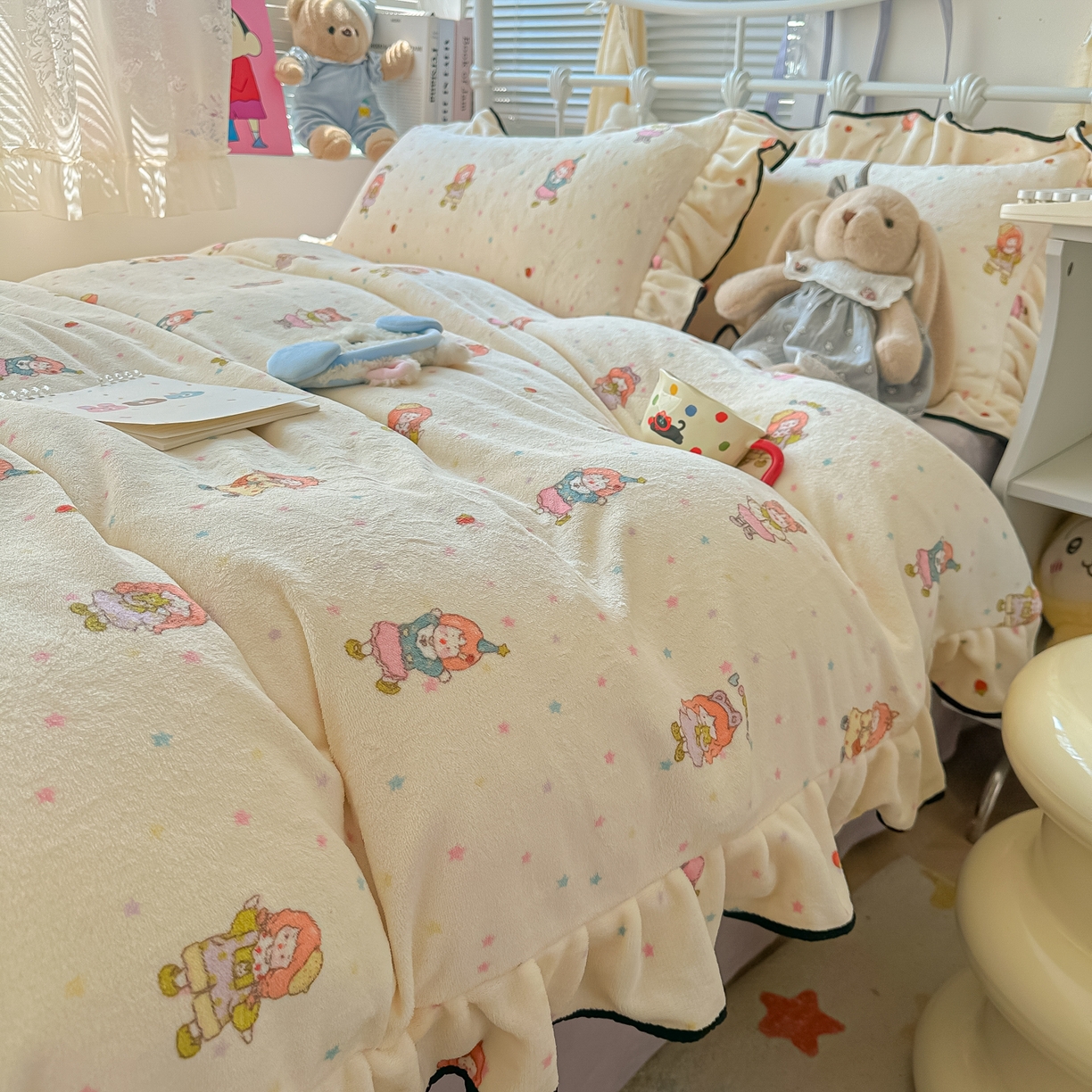 91家纺网 家纺一手货源 找家纺 韩都家居 2025新款亲肤舒适韩版温暖牛奶绒四件套-花边款 灿烂时光