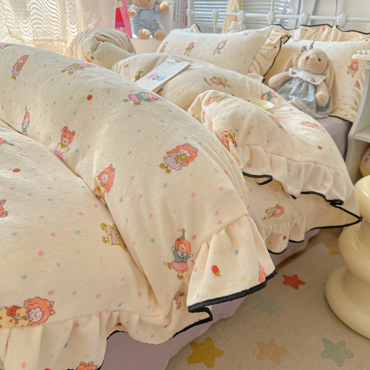 91家纺网 家纺一手货源 找家纺 韩都家居 2025新款亲肤舒适韩版温暖牛奶绒四件套-花边款 灿烂时光