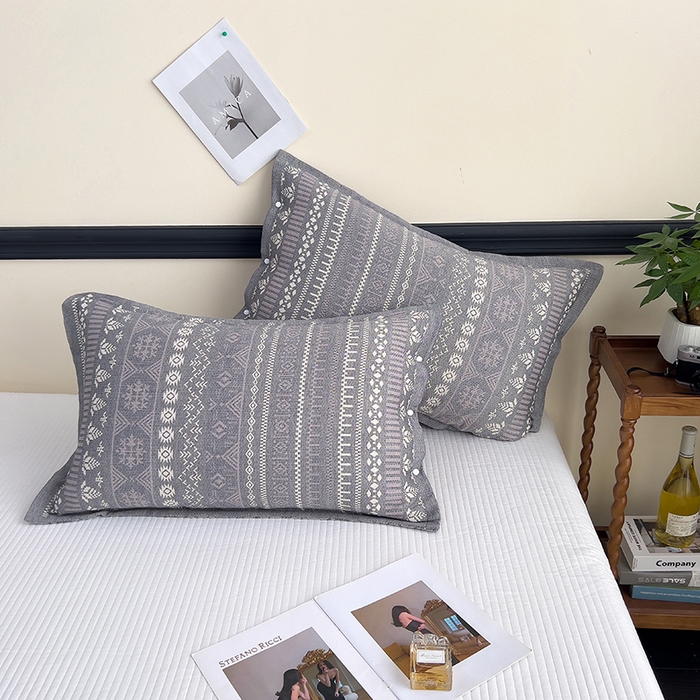 91家纺网 家纺一手货源 找家纺 悦然毛巾被 2025新款四层纱全棉纱布枕套 米亚灰