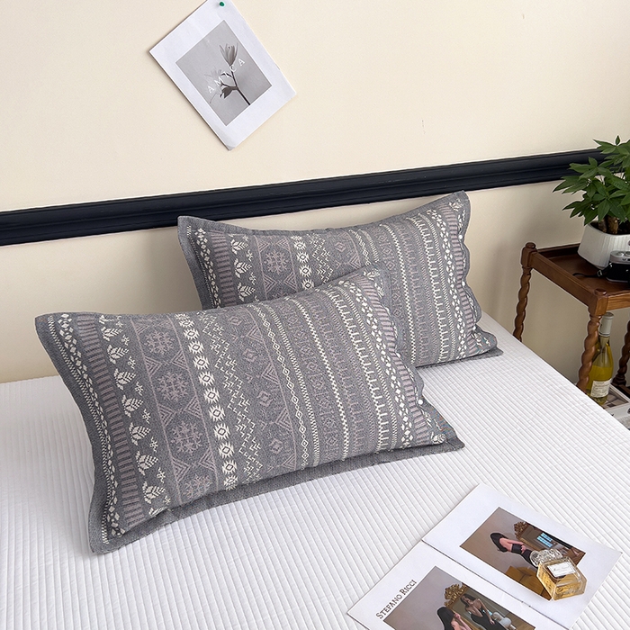 91家纺网 家纺一手货源 找家纺 悦然毛巾被 2025新款四层纱全棉纱布枕套 米亚灰