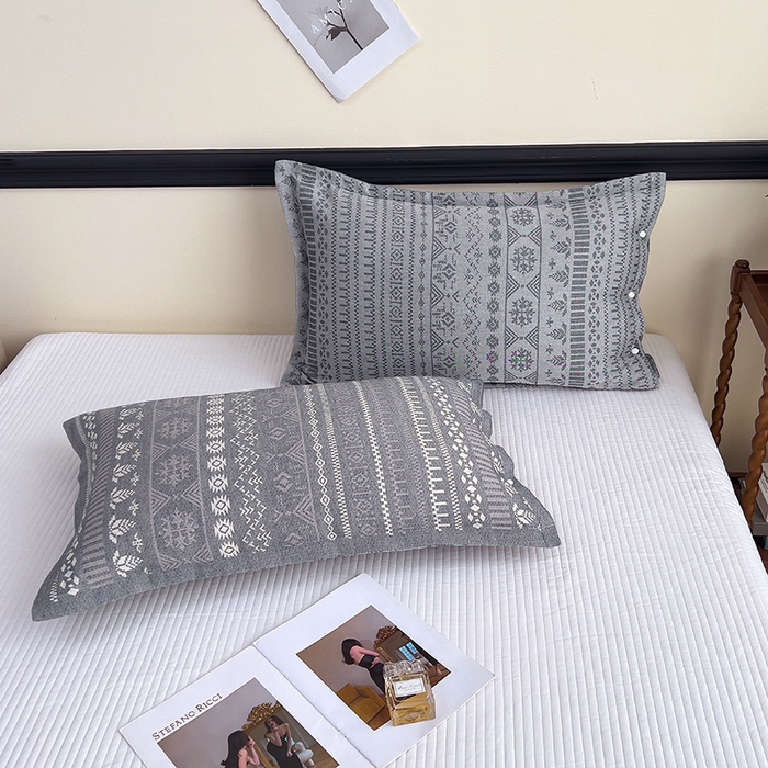 91家纺网 家纺一手货源 找家纺 悦然毛巾被 2025新款四层纱全棉纱布枕套 米亚灰