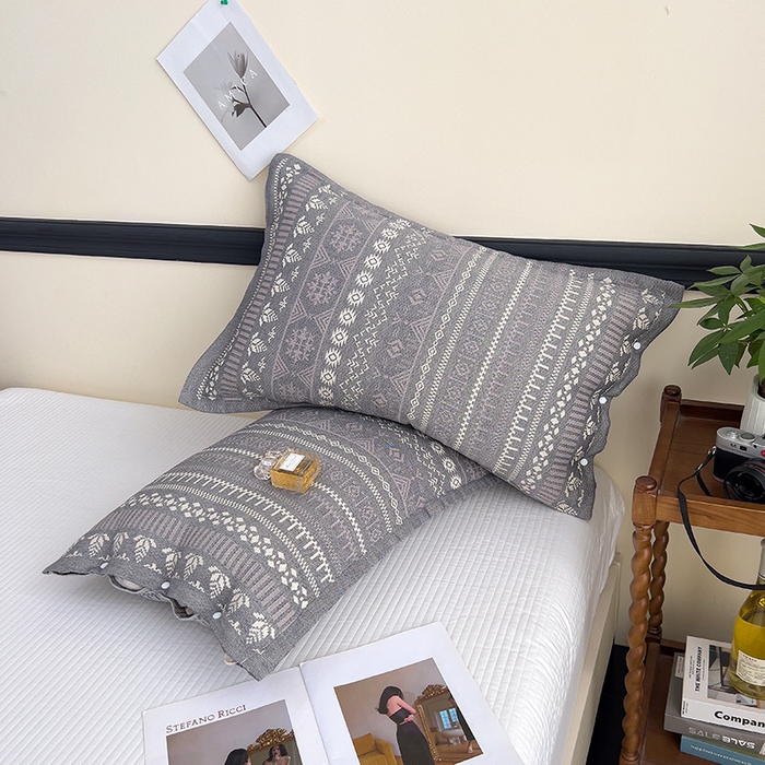 91家纺网 家纺一手货源 找家纺 悦然毛巾被 2025新款四层纱全棉纱布枕套 米亚灰